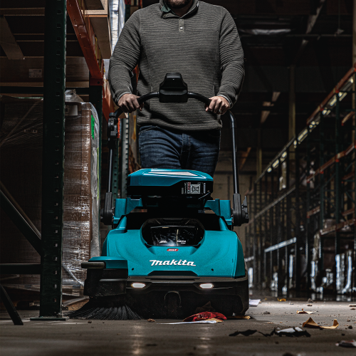 Makita 1913F5-2 Action Shot 7 (connectX in use) - Thumbnail