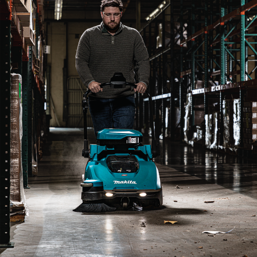 Makita 1913F5-2 Action Shot 4 (connectX in use) - Thumbnail