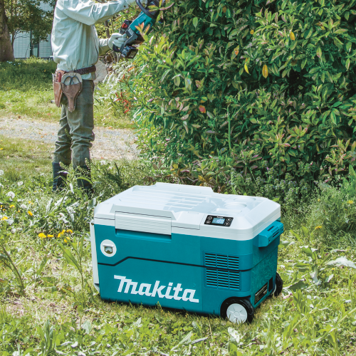 Makita DCW180Z Action Shot 7 (landscaping) - Thumbnail