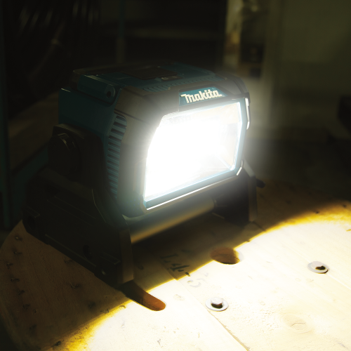 Makita DML809 Action Shot 1 - Thumbnail