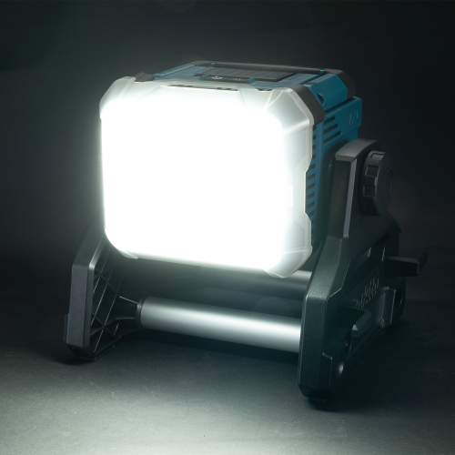 Makita GM00002287 Feature Shot (on light DML811) - Thumbnail