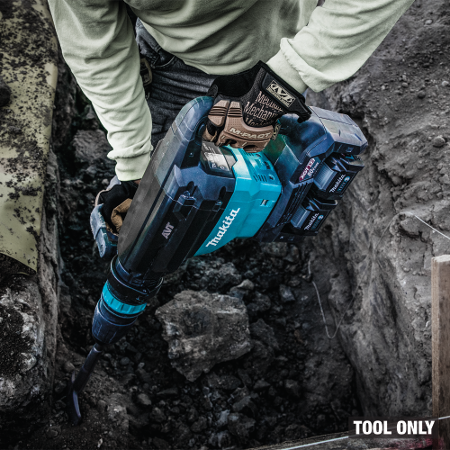 Makita GMH02Z Action Shot 1 (chipping in ditch) - Thumbnail
