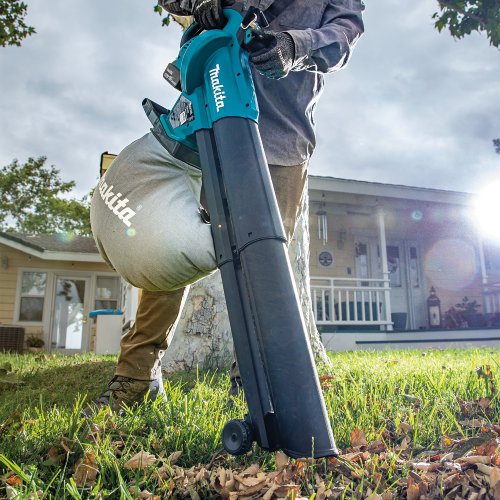 Makita XBU07SM1 Action Shot 1 - Thumbnail
