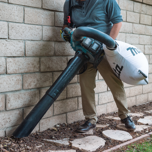 Makita XBU04PTV Action Shot 2 - Thumbnail