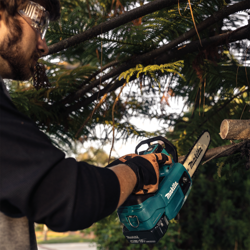 Makita XCU10SM1 Action Shot 1 - Thumbnail