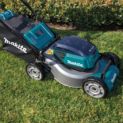 Makita XML06PT1 Action Shot 4 - Thumbnail