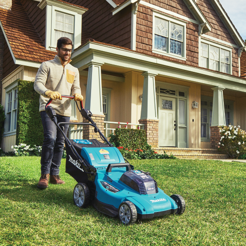 Makita XML11CT1 Action Shot 7 - Thumbnail