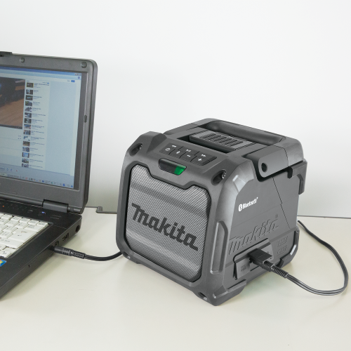Makita XRM08B Feature Shot (aux port) - Thumbnail